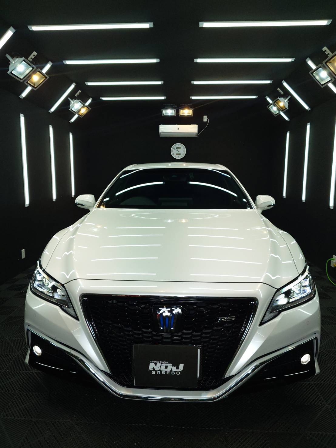 TOYOTA　CROWN