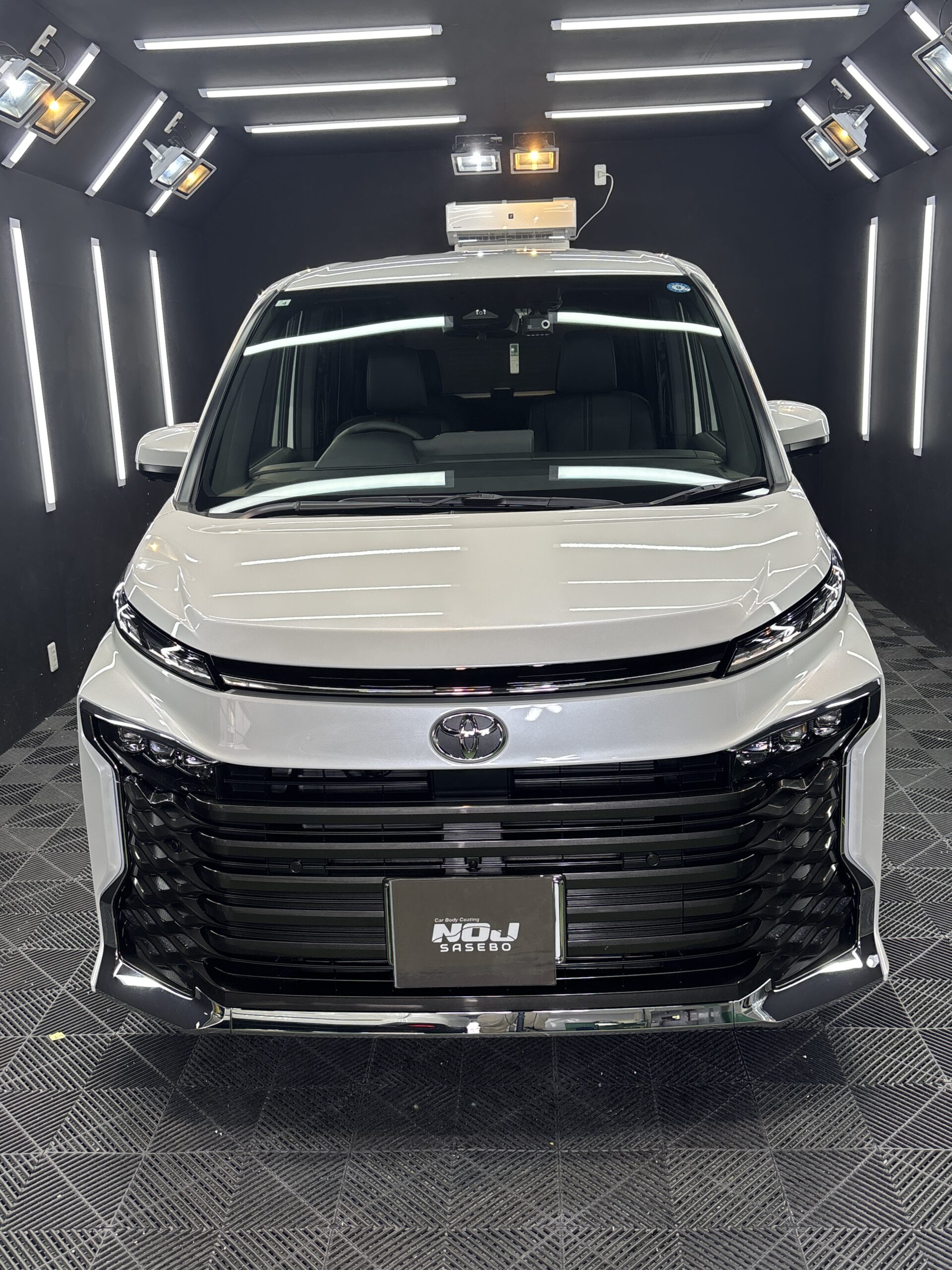 TOYOTA　VOXY